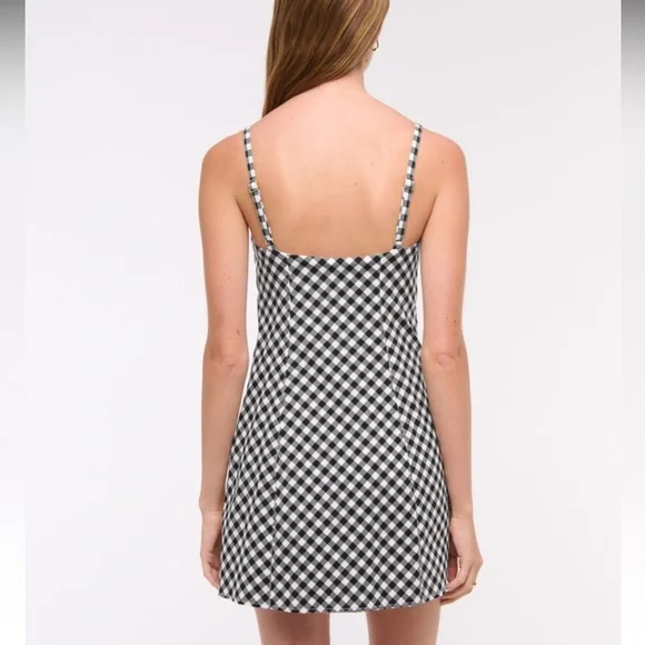 Abercrombie & Fitch Black and White Gingham Bra-Free Everyday Skort Dress - Picture 6 of 10